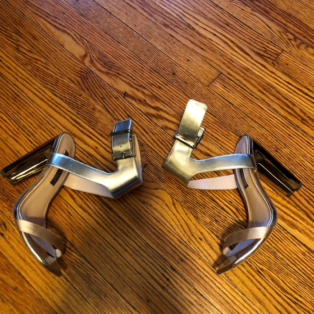 * SOLD * - BCBG Trendy silver metallic heels